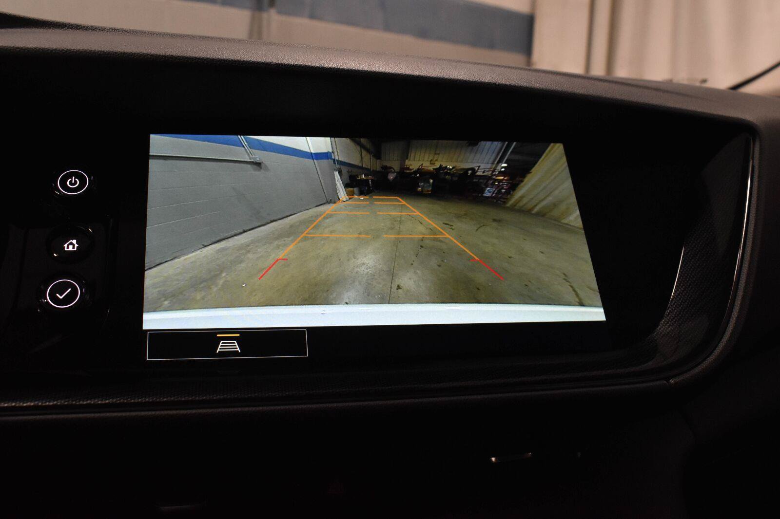 Used 2023 Buick Envision Essence FWD image 16