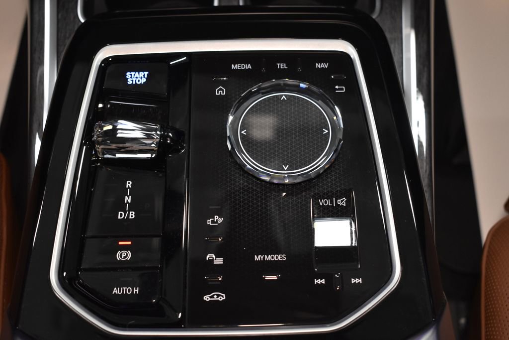 Used 2025 BMW i7 xDrive60 AWD/4WD image 36