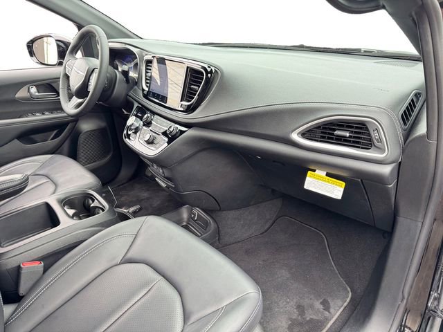Certified 2025 Chrysler Pacifica Select image 20