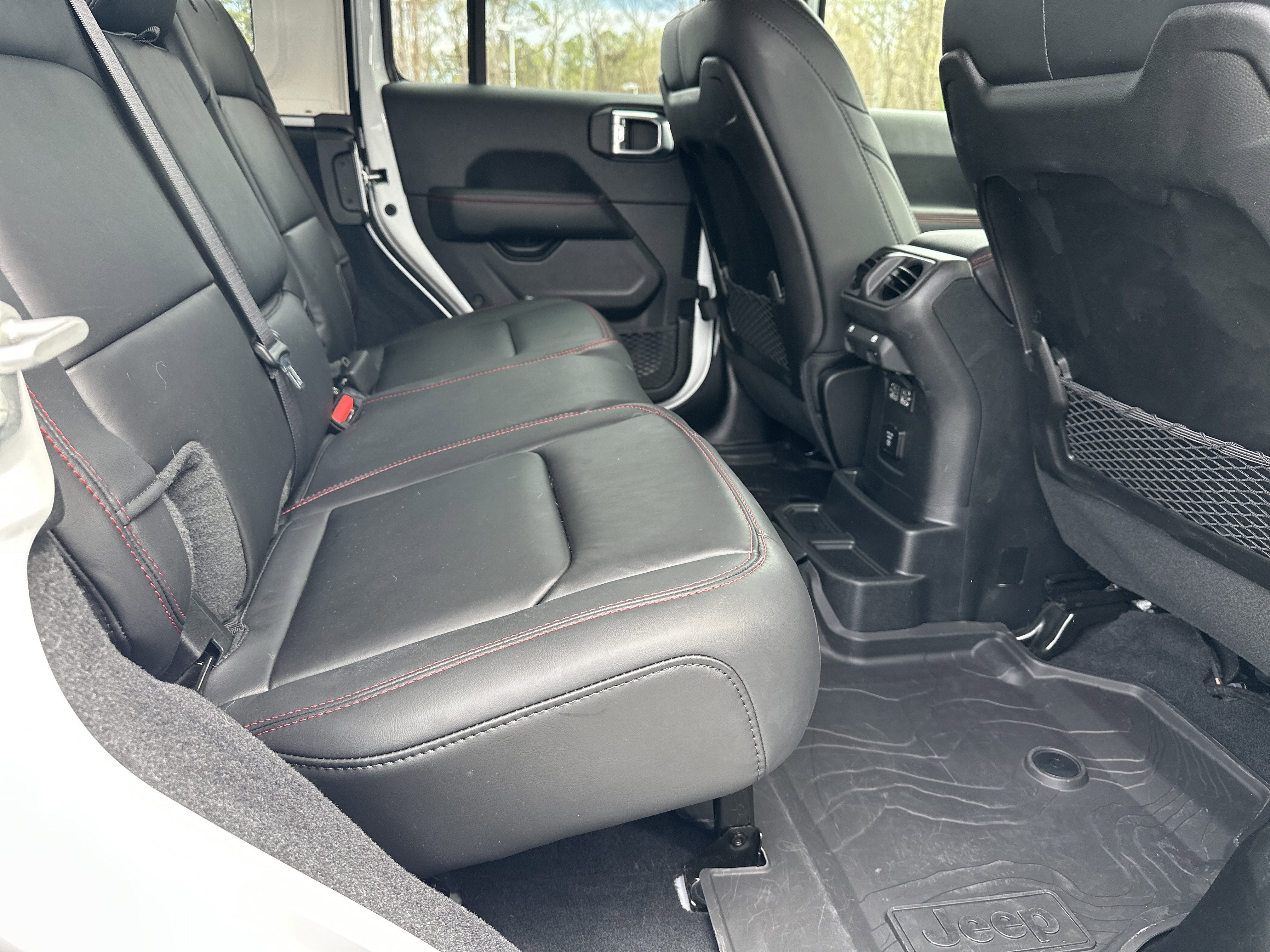 Used 2024 Jeep Wrangler Unlimited Rubicon w/ Technology Group image 19