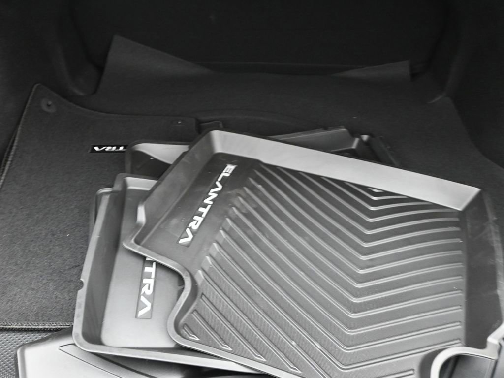 Certified 2025 Hyundai Elantra Sport image 10
