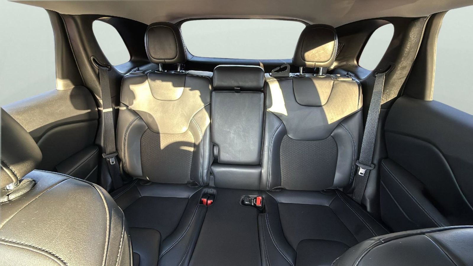 Used 2020 Jeep Cherokee Latitude Plus image 26