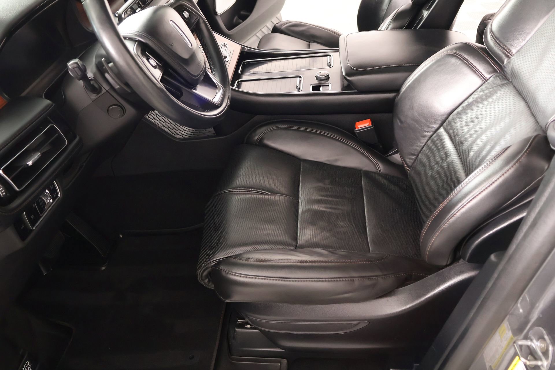 Used 2024 Lincoln Aviator Reserve w/ Equipment Group 201A image 11