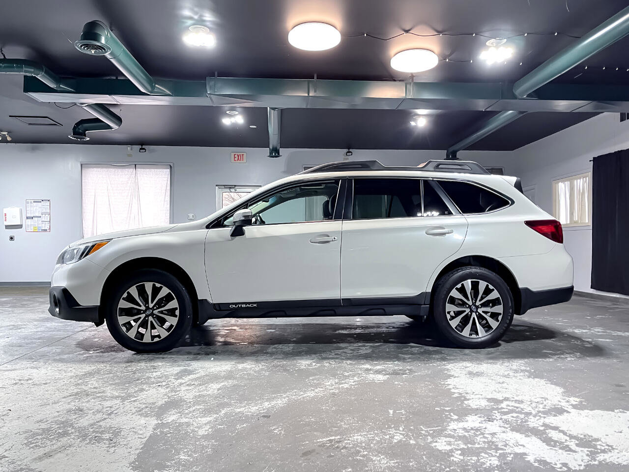 Used 2017 Subaru Outback 2.5i Limited image 5