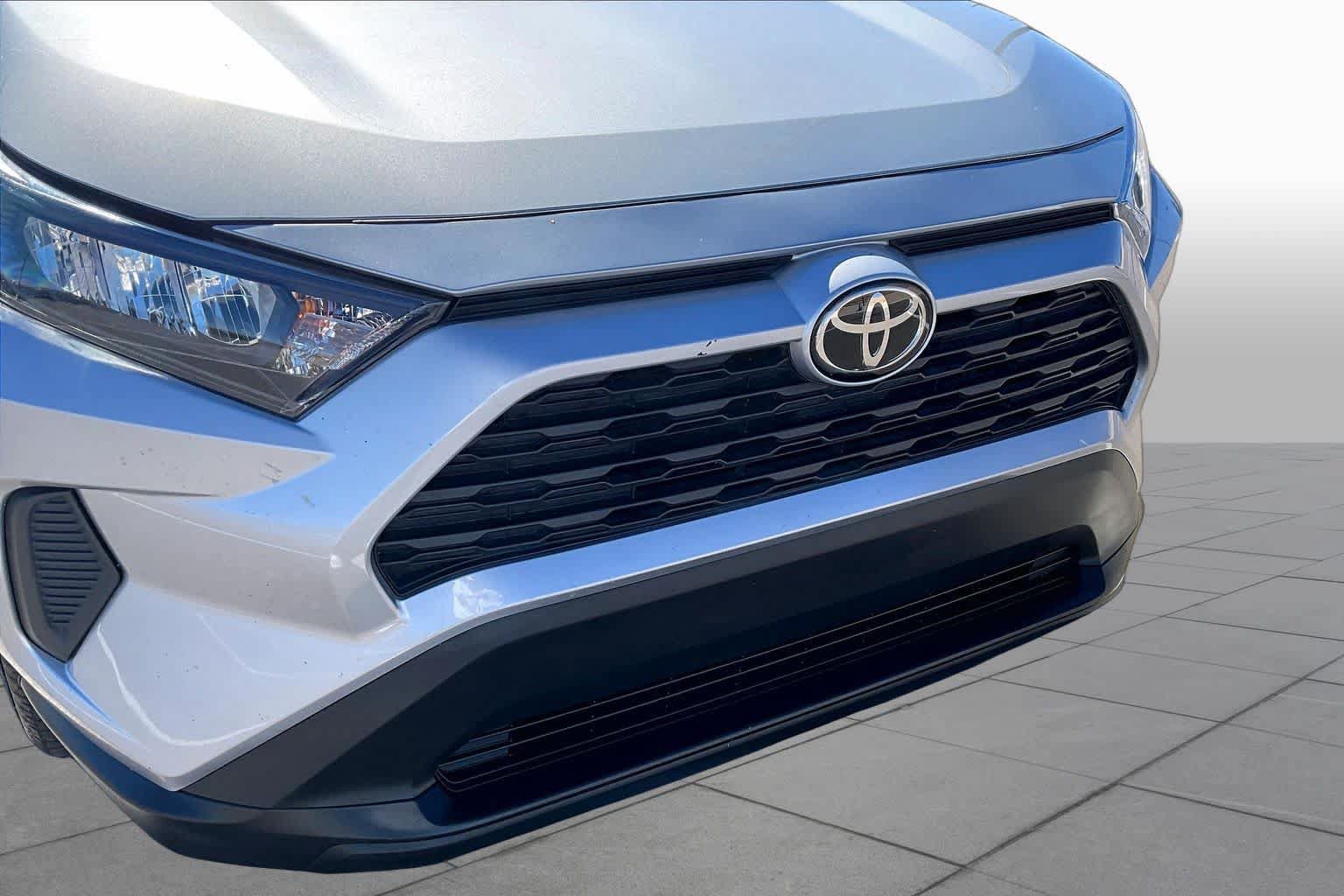 Used 2022 Toyota RAV4 LE AWD/4WD image 30