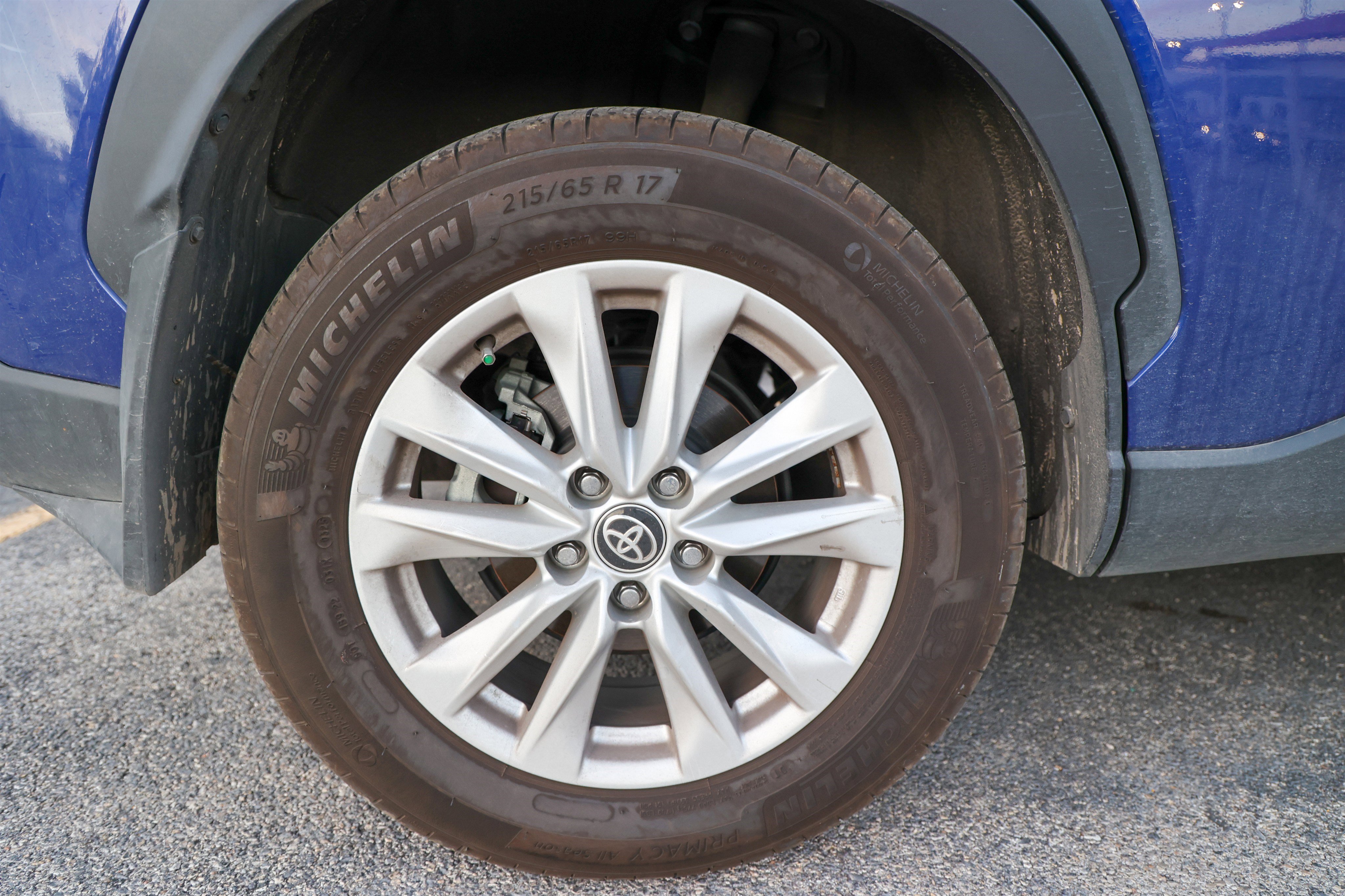 Certified 2025 Toyota Corolla Cross LE w/ Moonroof Package image 13