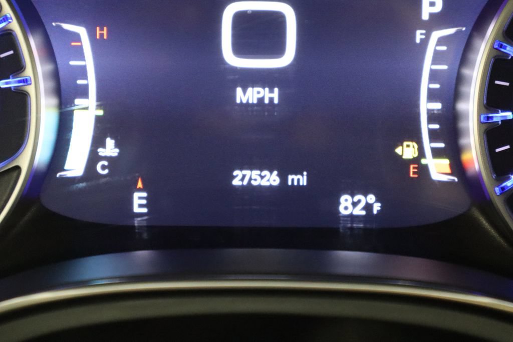 Used 2025 Chrysler Pacifica Limited FWD image 38