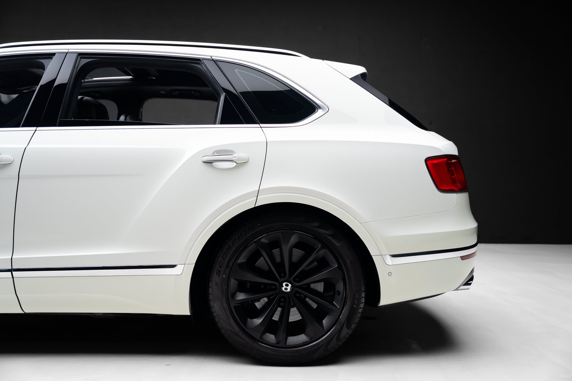 Used 2018 Bentley Bentayga AWD/4WD image 20