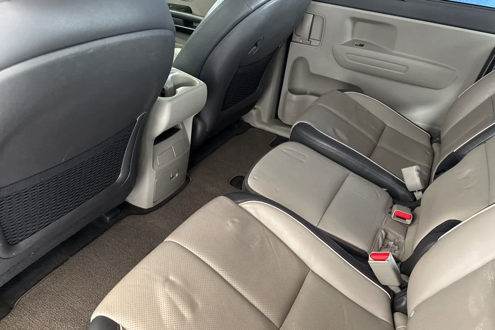 Used 2017 Kia Sedona LX w/ LX Essentials Premium Package FWD image 13