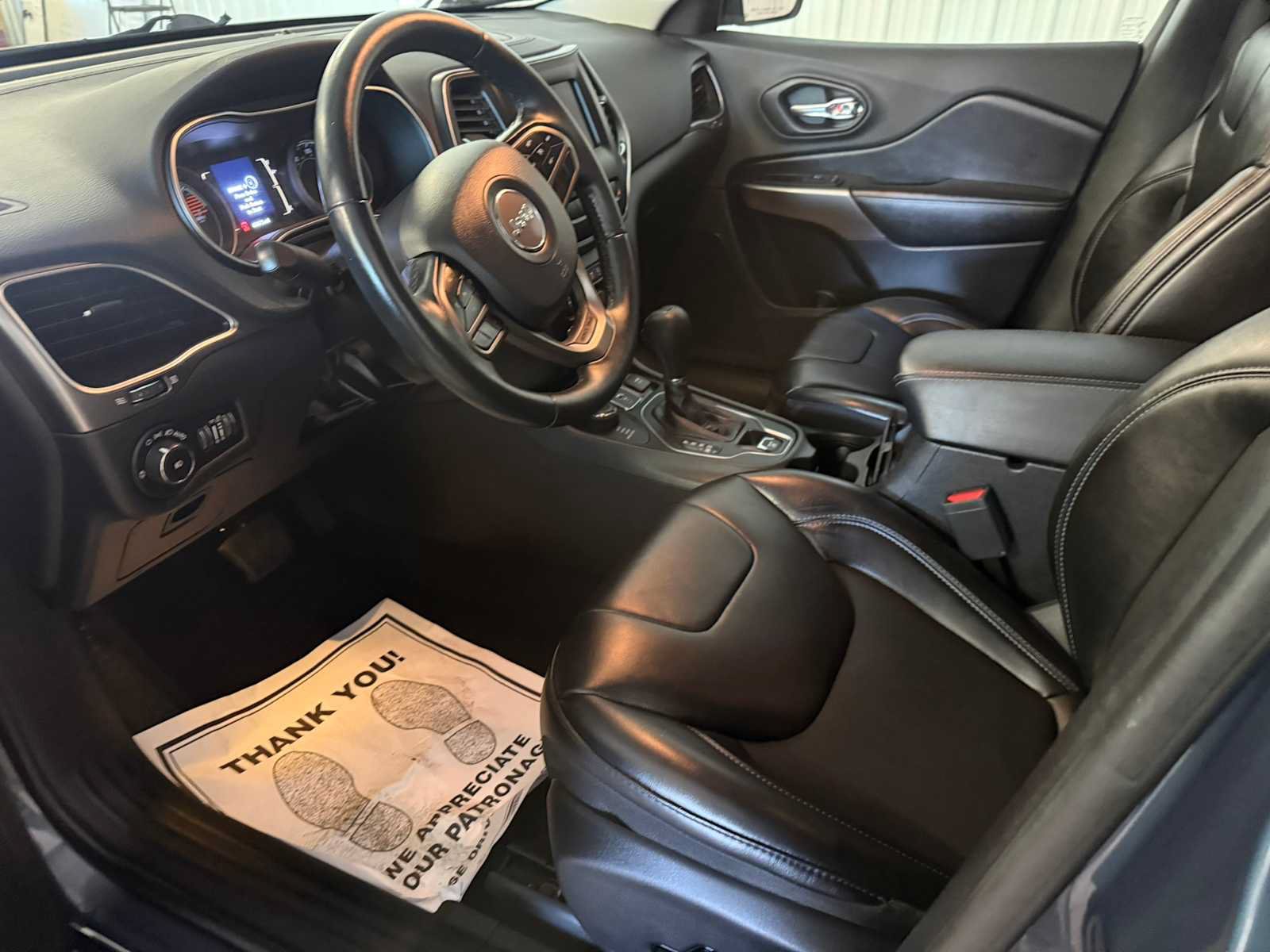 Used 2019 Jeep Cherokee Latitude Plus w/ Cold Weather Group AWD/4WD image 19