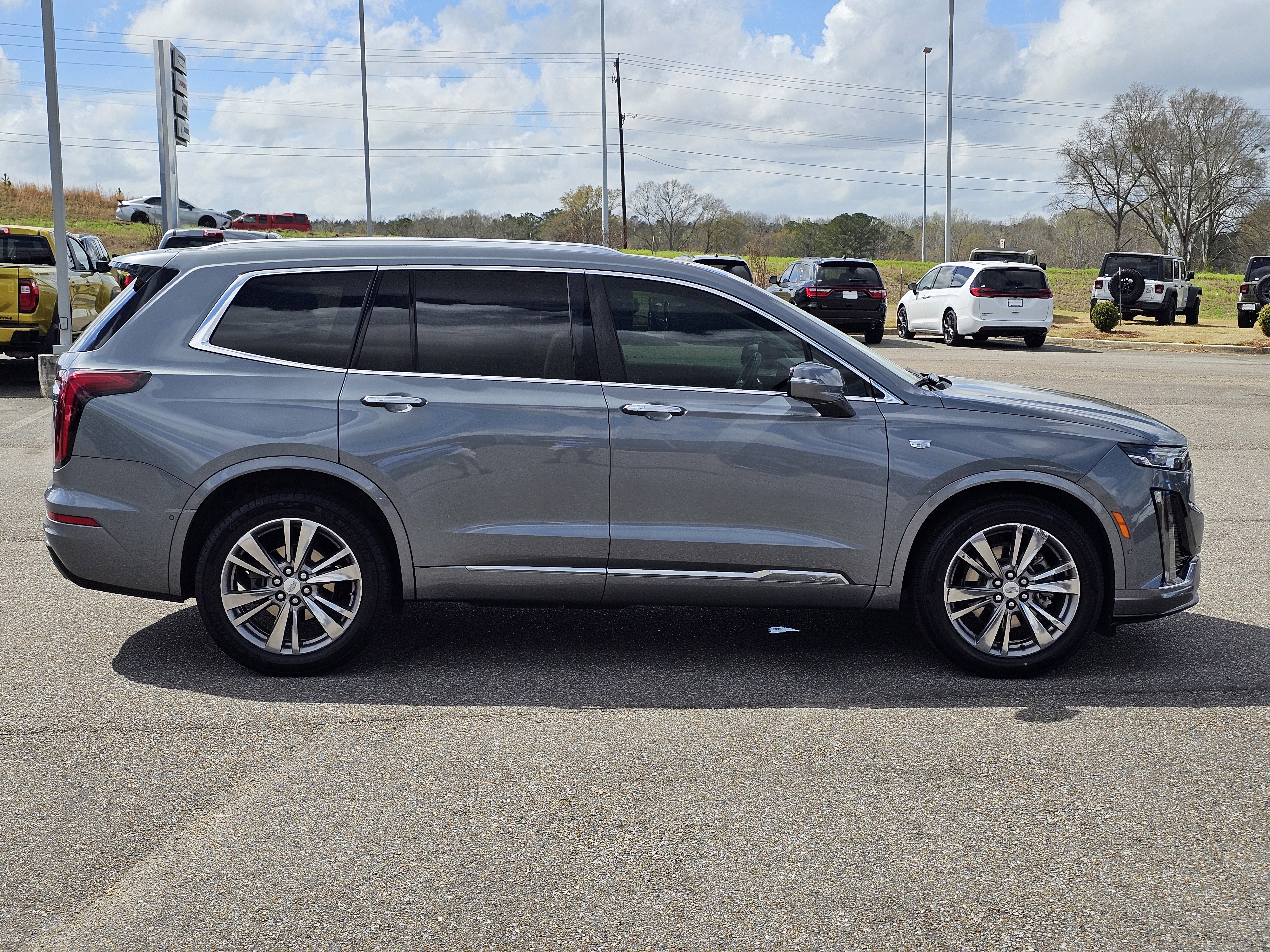 Used 2022 Cadillac XT6 Premium Luxury w/ Technology Package image 7