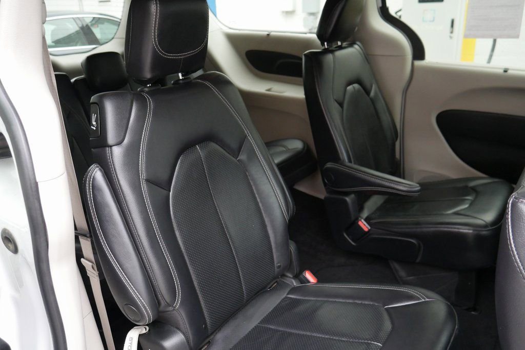 Used 2022 Chrysler Pacifica Touring-L image 23