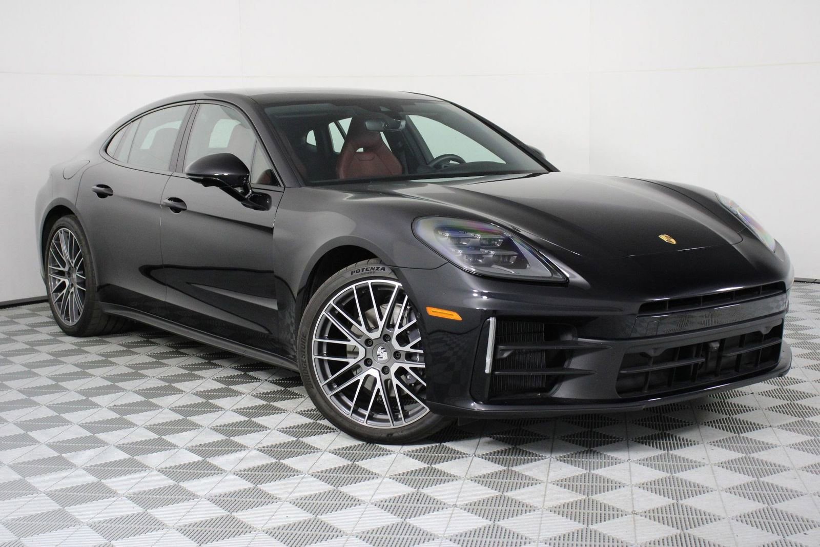Certified 2025 Porsche Panamera image 9