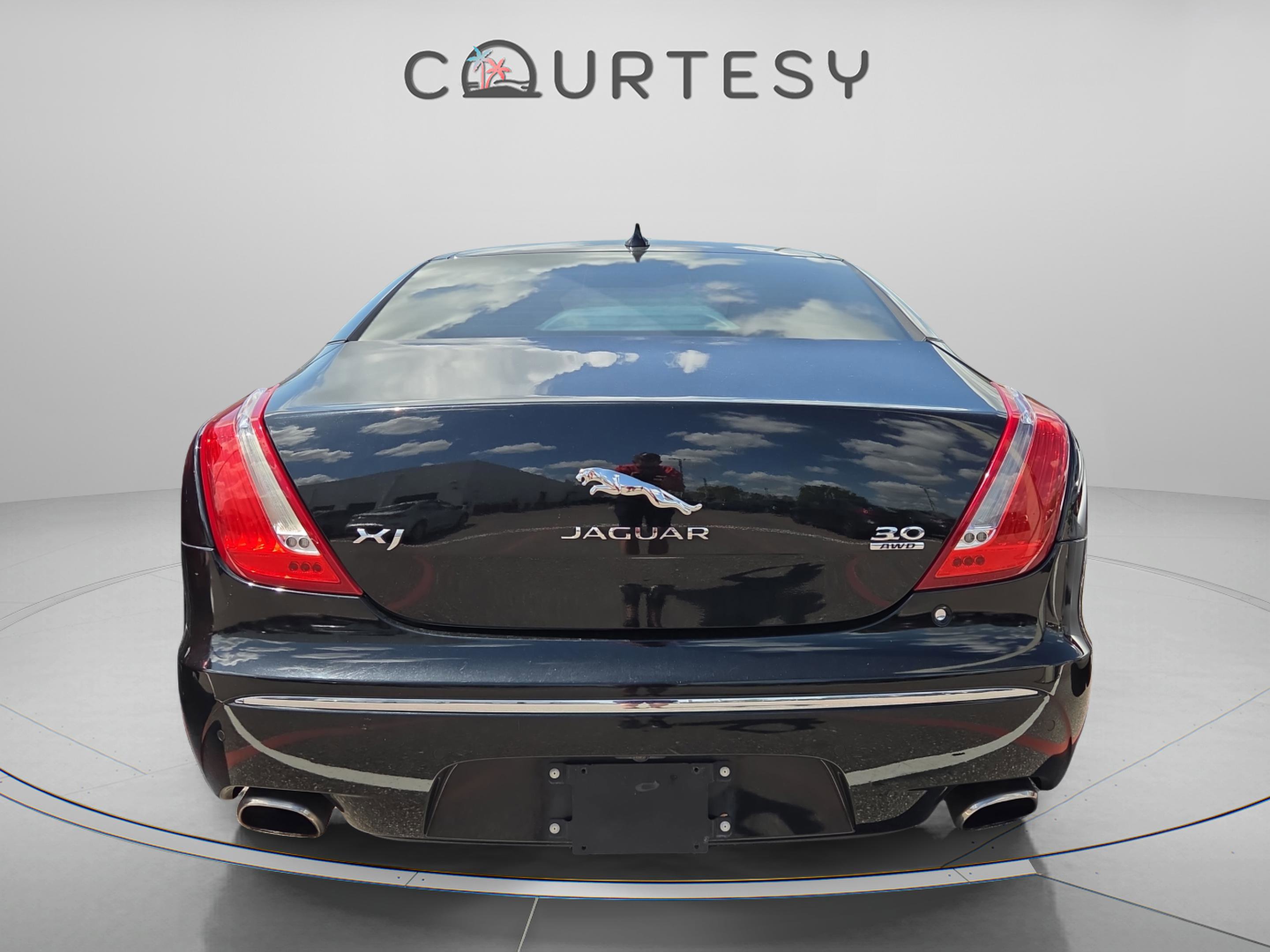 Used 2015 Jaguar XJ AWD image 4