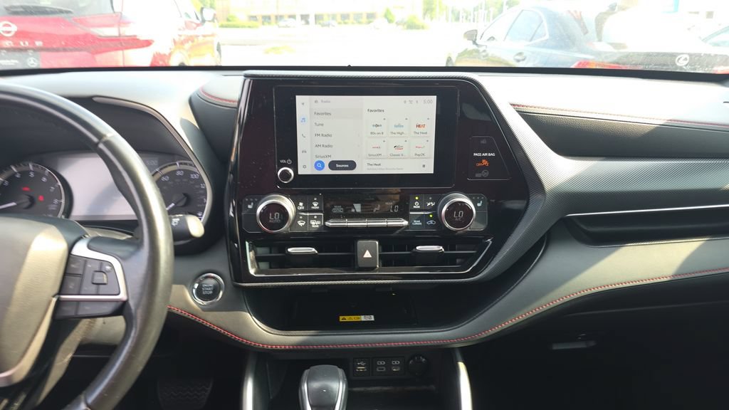 Used 2023 Toyota Highlander XSE FWD image 25