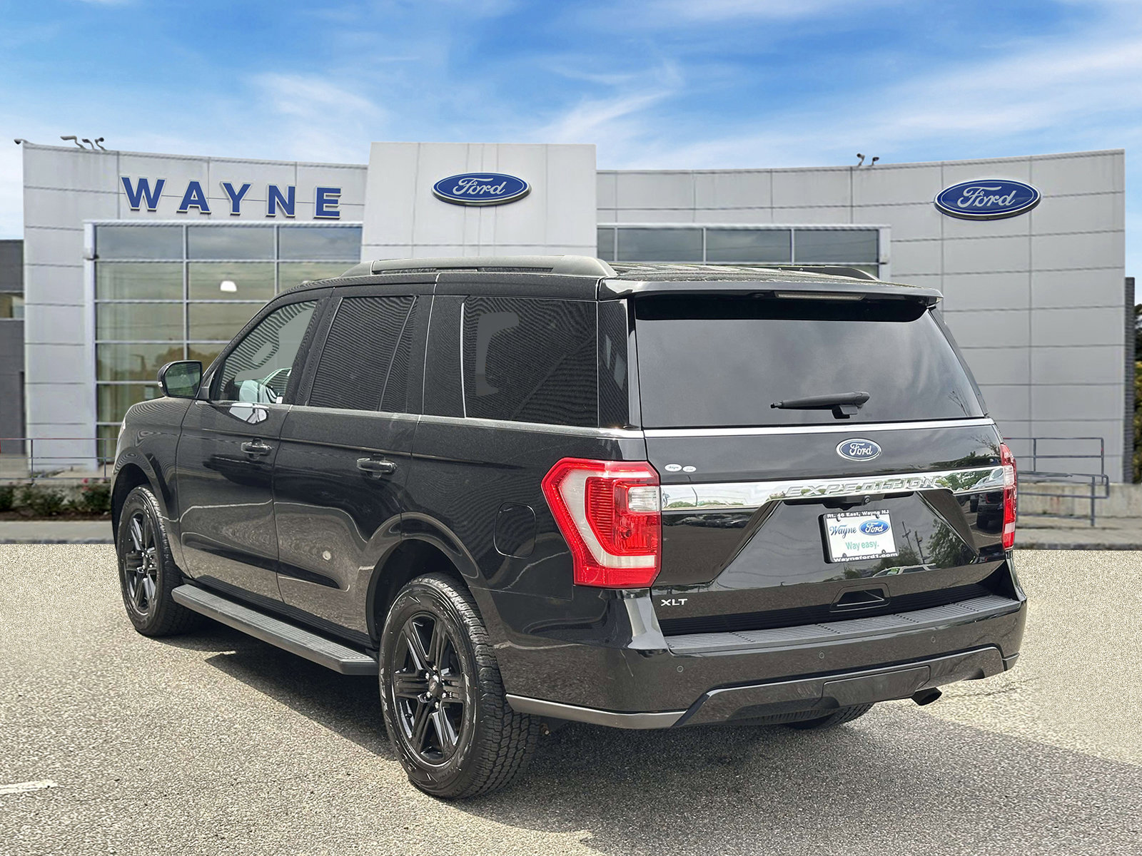 Used 2020 Ford Expedition XLT w/ Black Accent Package AWD/4WD image 4