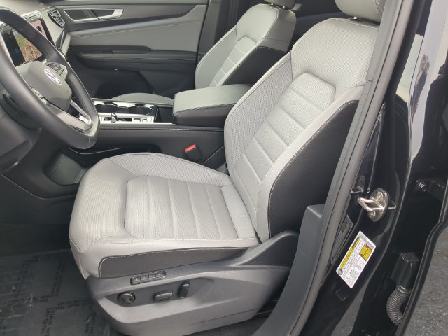 Used 2025 Volkswagen Atlas Cross Sport SEL R-Line AWD/4WD image 24