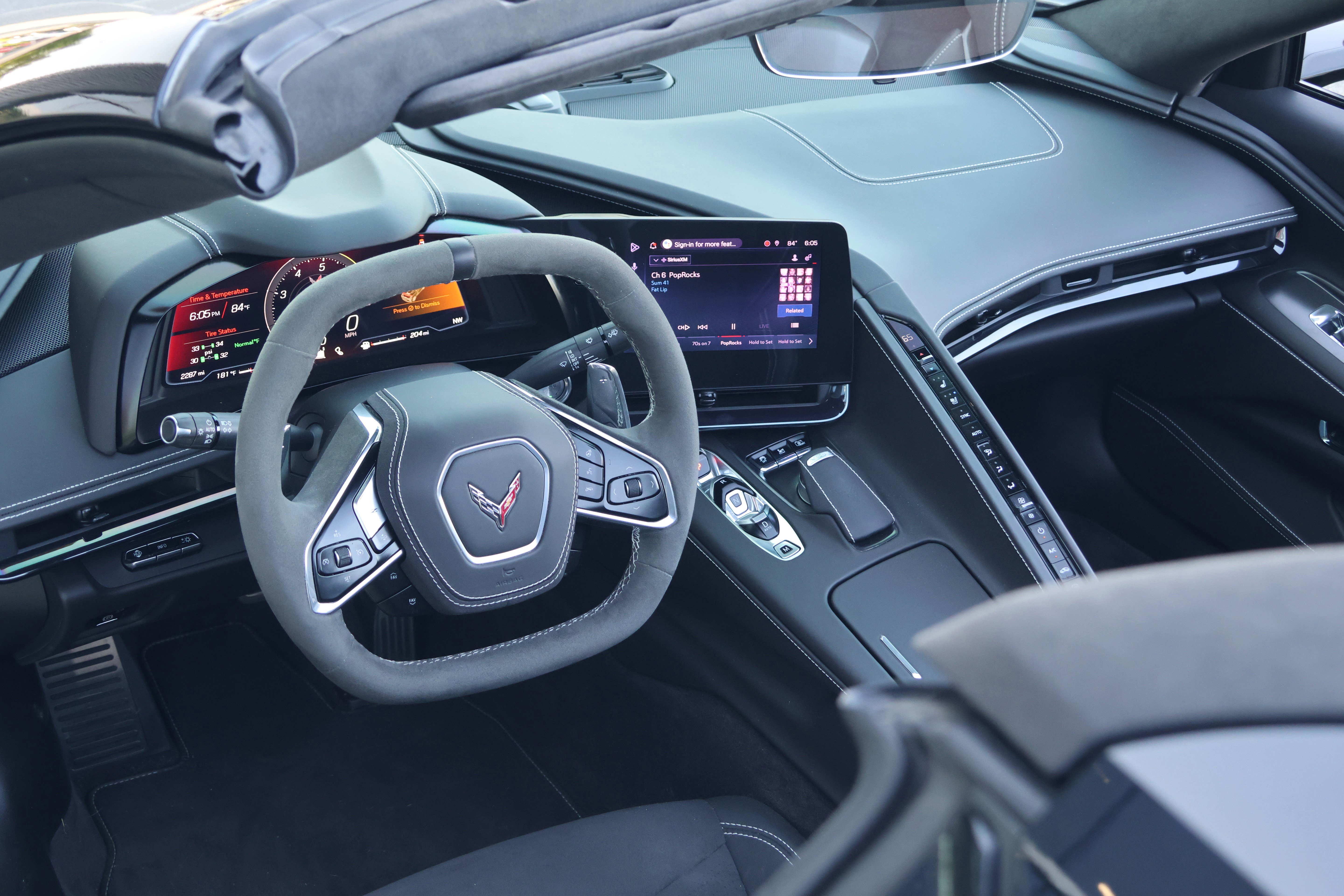 Used 2025 Chevrolet Corvette Stingray Premium Conv w/ Z51 Performance Package RWD image 18