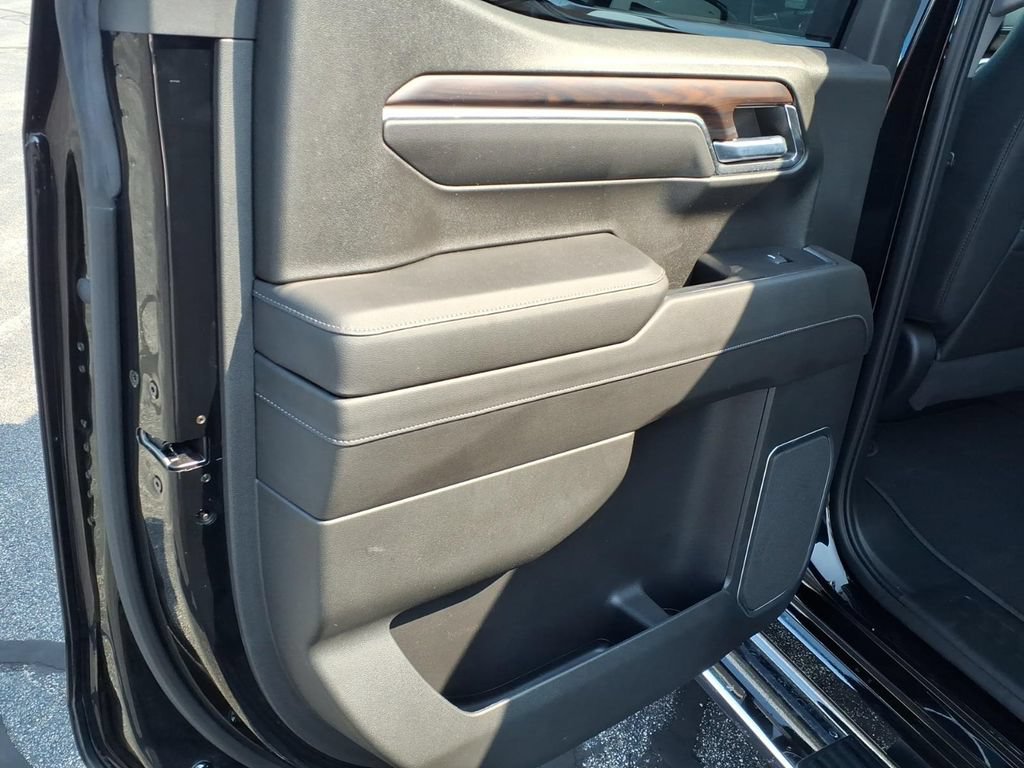 Used 2022 GMC Sierra 1500 SLT w/ SLT Premium Plus Package AWD/4WD image 8