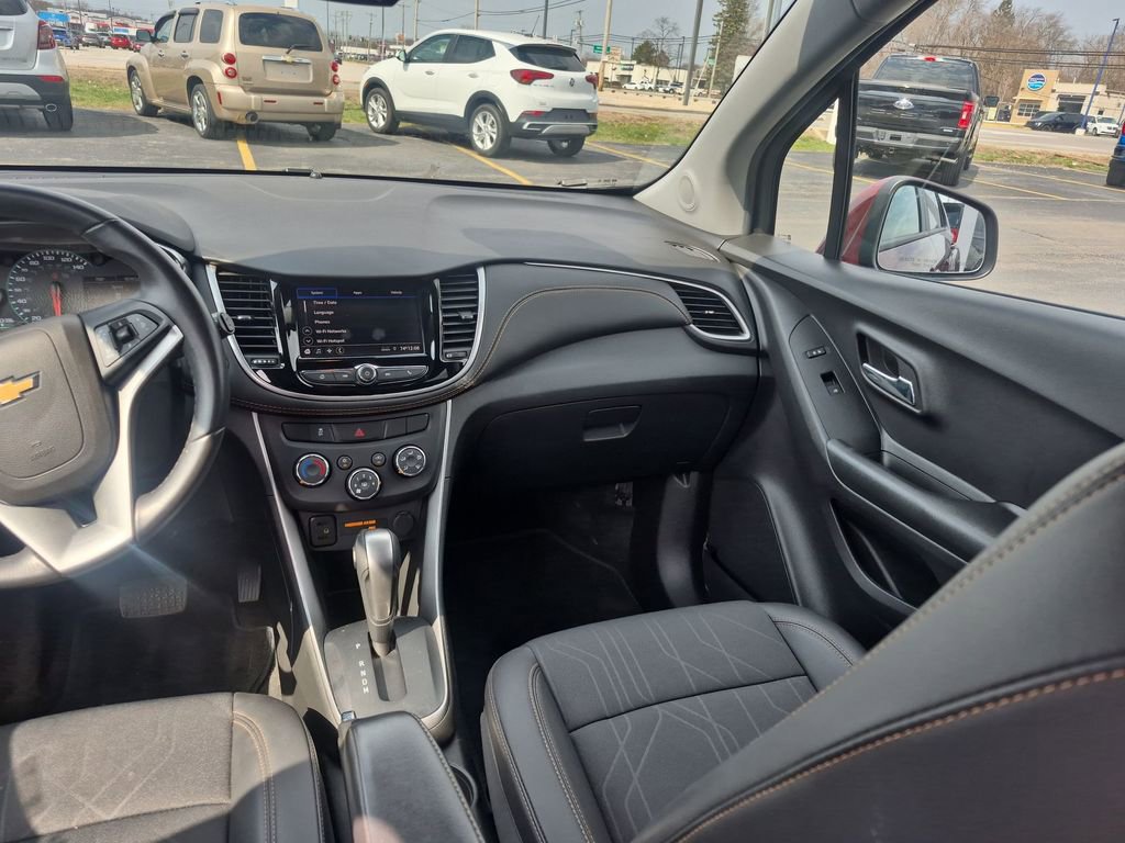Used 2022 Chevrolet Trax LT w/ LT Convenience Package image 10