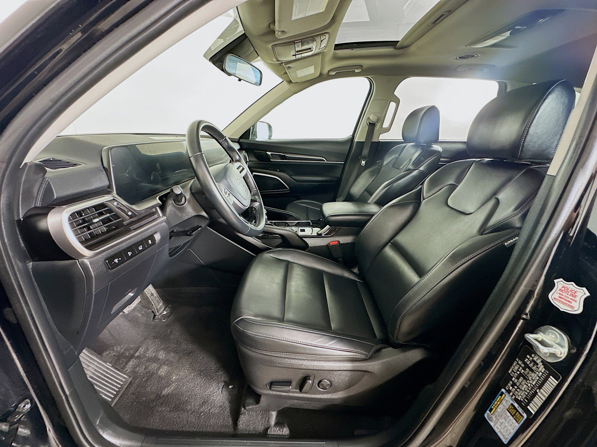 Used 2025 Kia Telluride S image 13