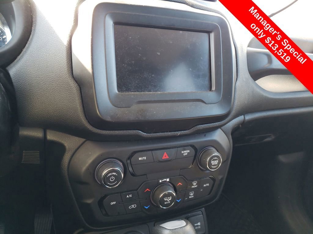 Used 2019 Jeep Renegade Latitude w/ Cold Weather Group AWD/4WD image 18