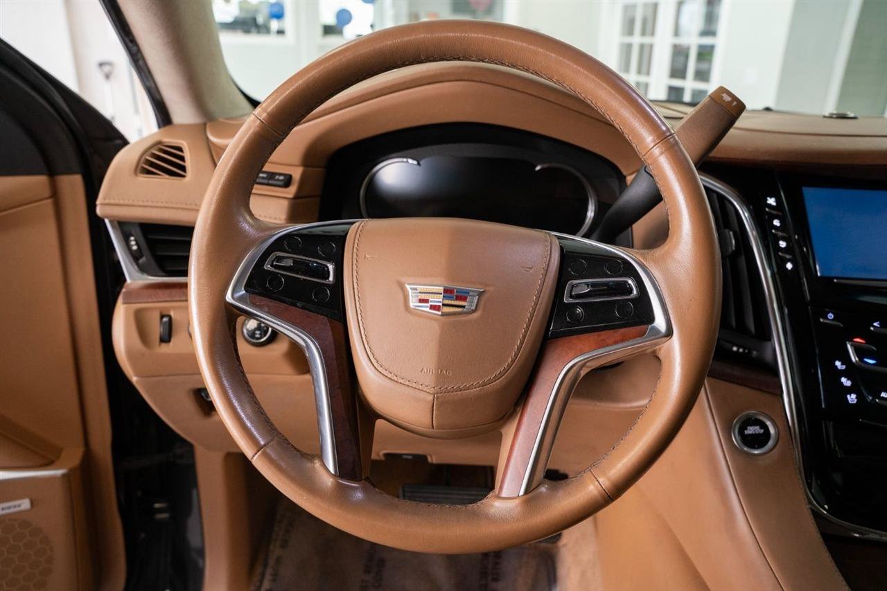 Used 2016 Cadillac Escalade Platinum AWD/4WD image 12