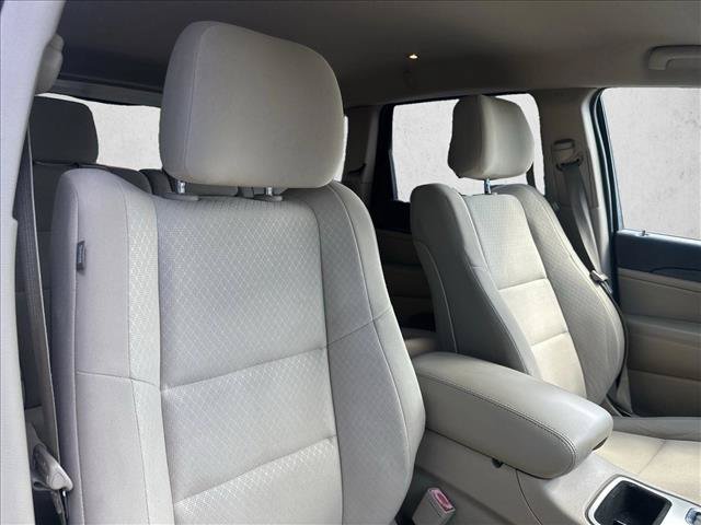 Used 2019 Jeep Grand Cherokee Laredo w/ 18" Wheel & 8.4" Radio Group AWD/4WD image 29