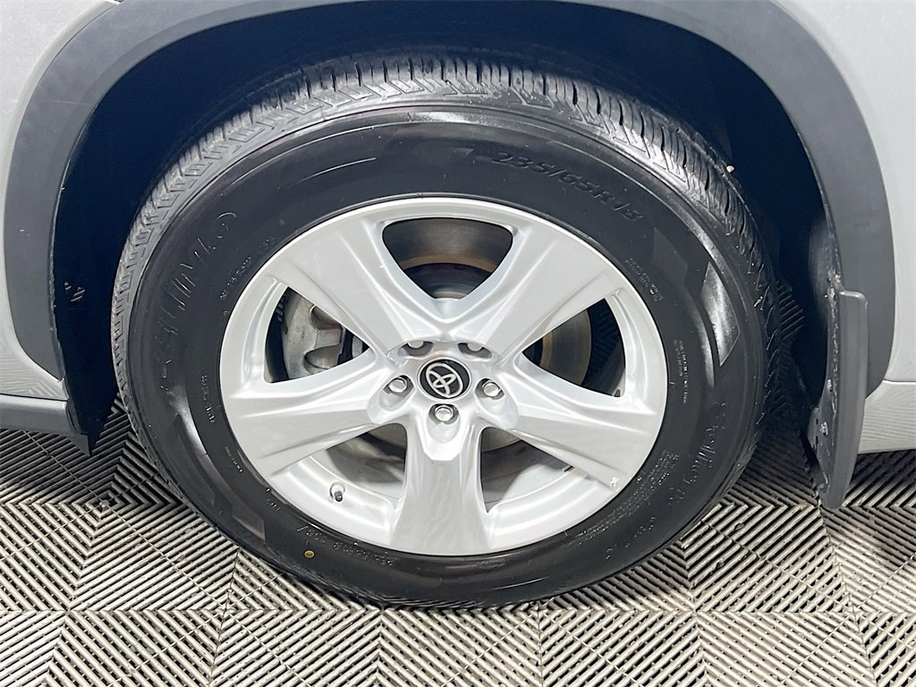 Certified 2024 Toyota Highlander LE image 27