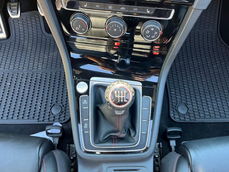 Used 2019 Volkswagen GTI SE image 18