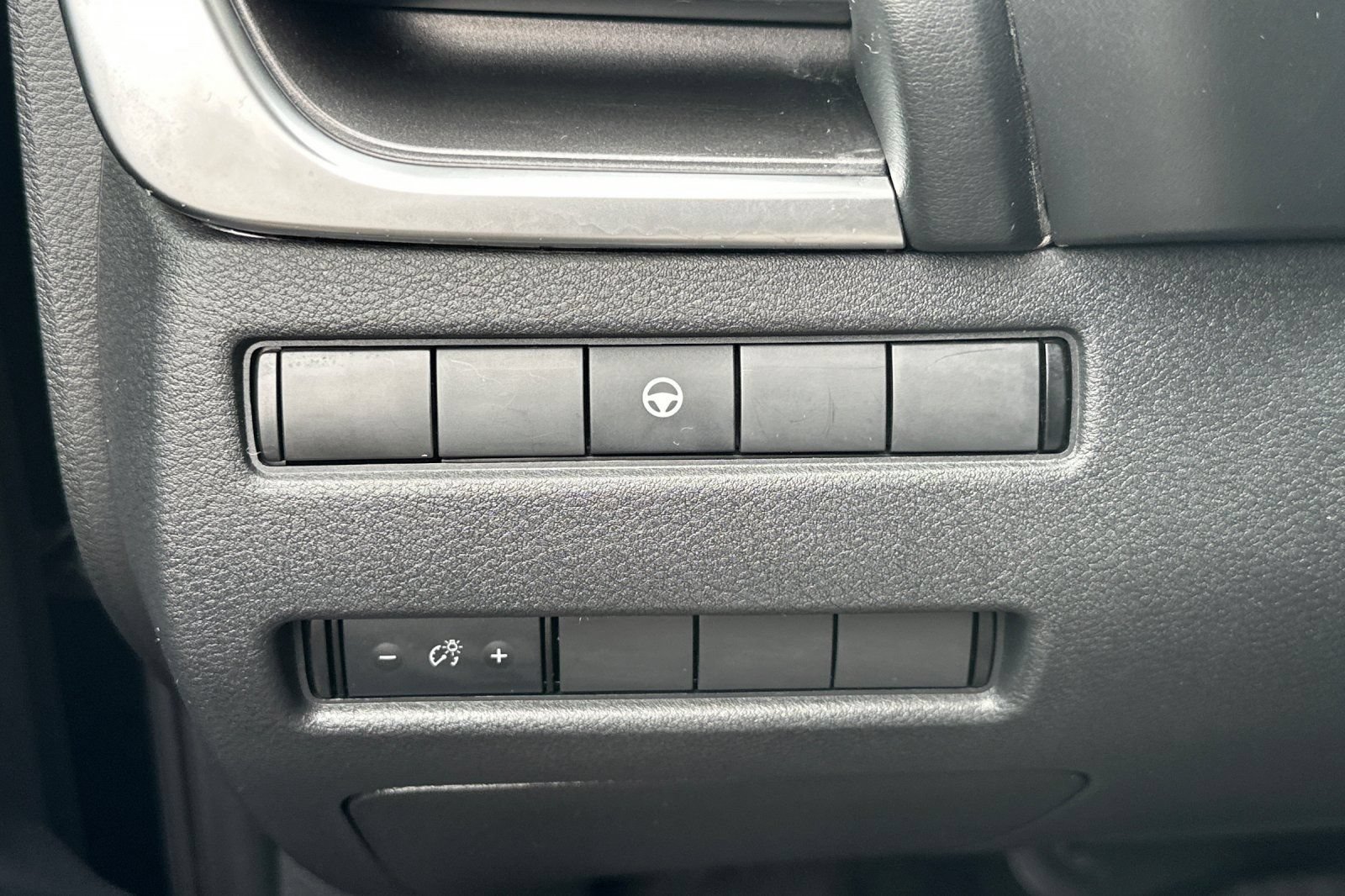 Used 2023 Nissan Rogue SV FWD image 33