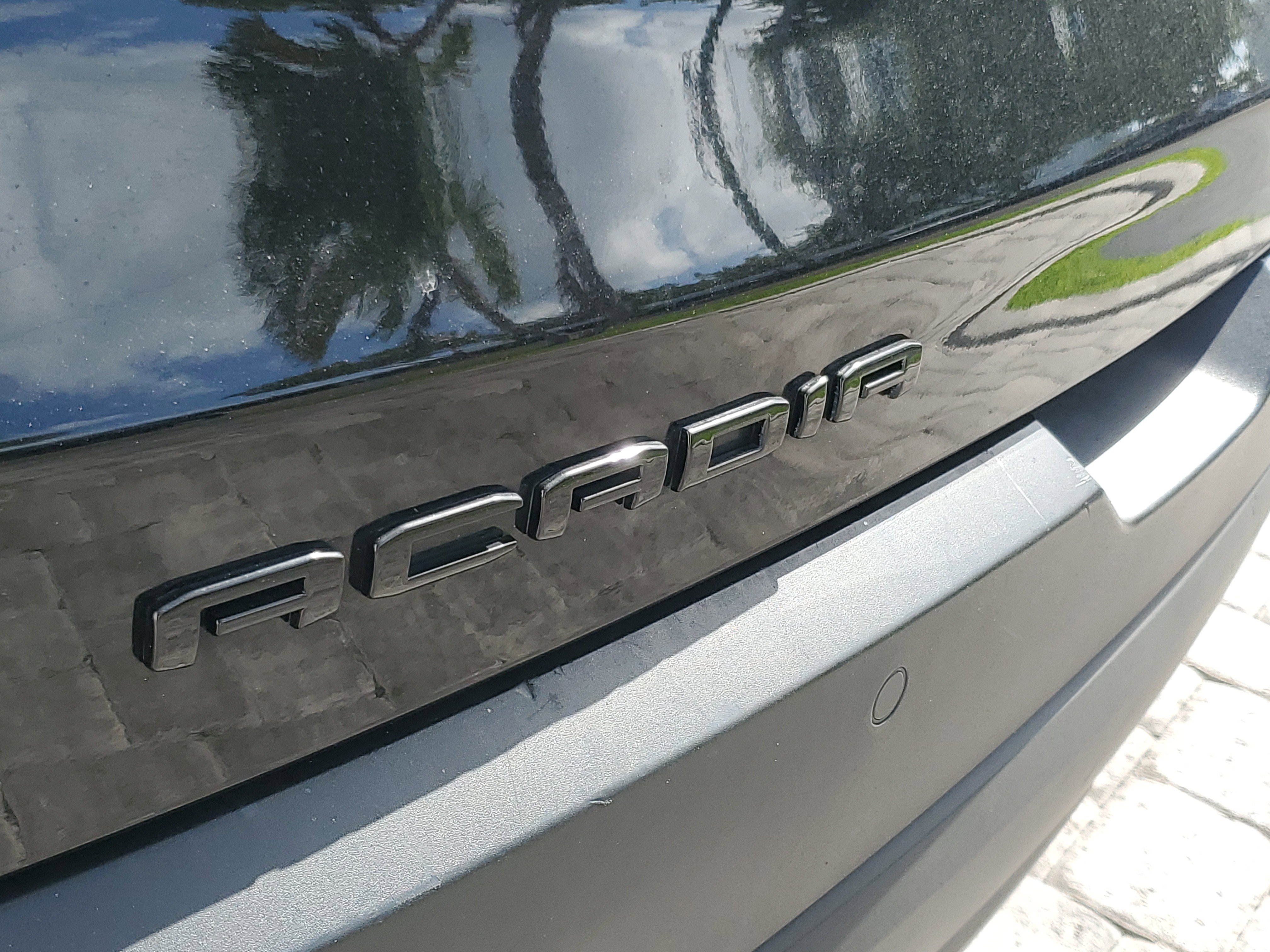 Used 2023 GMC Acadia SLT w/ Elevation Edition FWD image 7