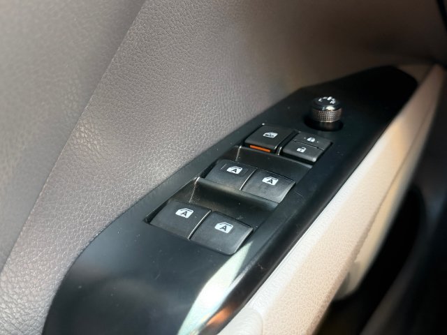 Used 2019 Toyota Camry SE FWD image 27