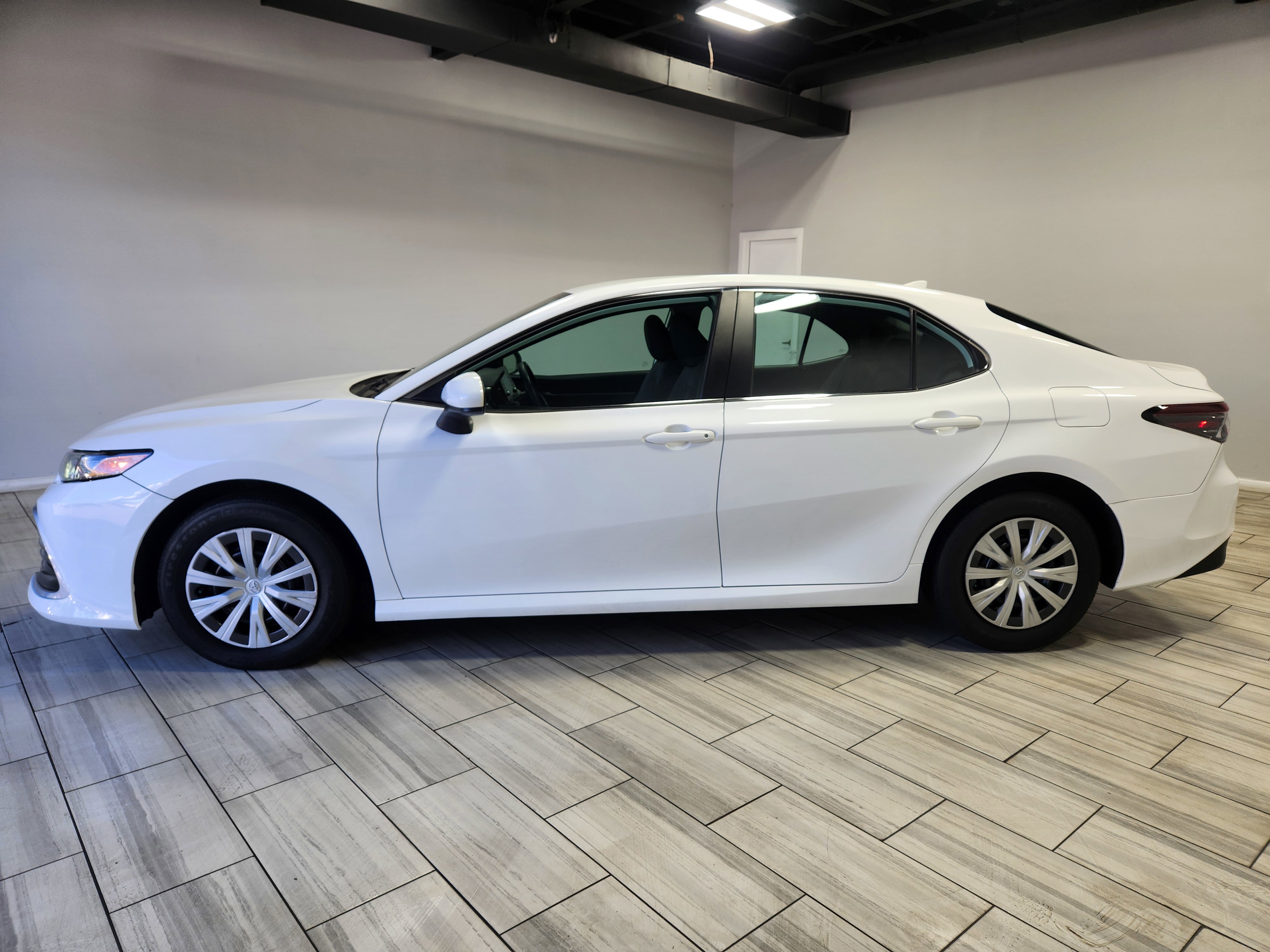 Used 2022 Toyota Camry LE FWD image 2