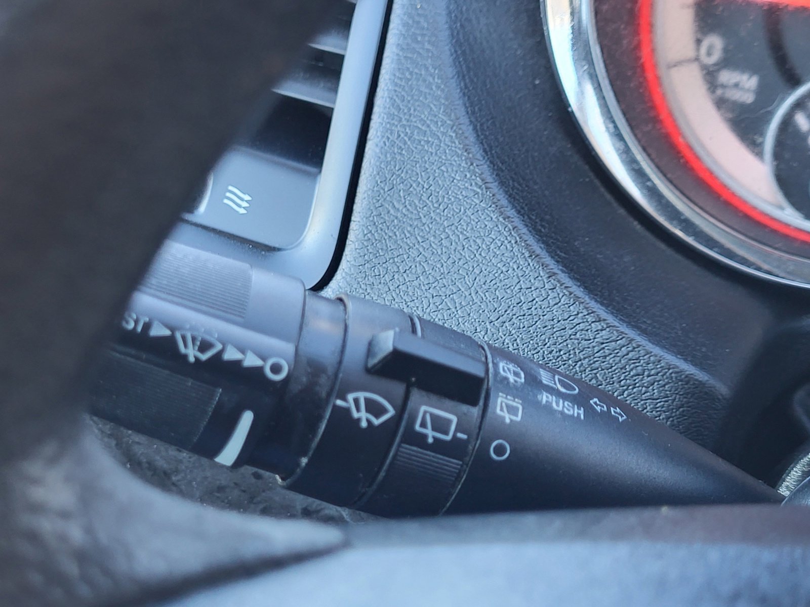 Used 2019 Dodge Grand Caravan SE w/ UConnect Hands-Free Group image 32