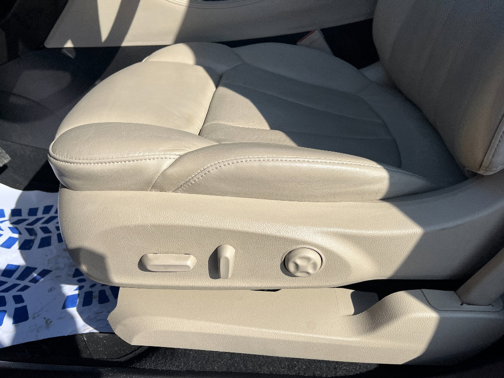 Used 2020 Buick Envision Premium w/ Driver Confidence Package image 39