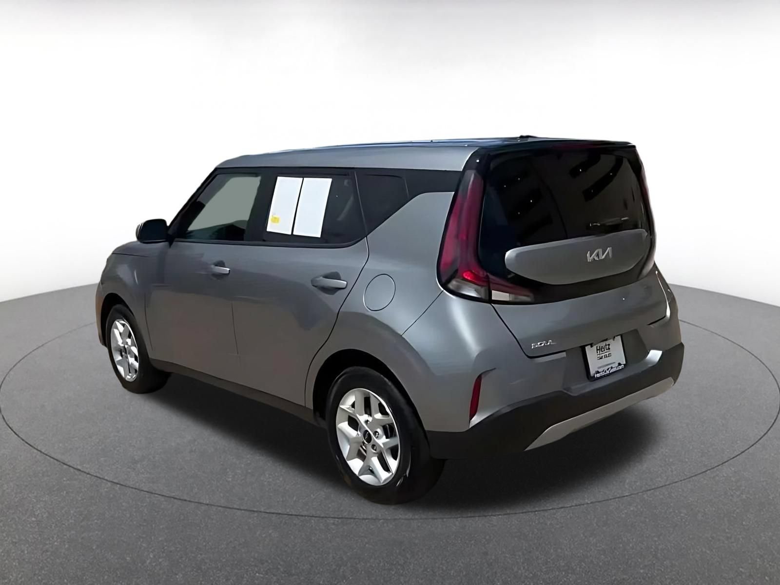 Used 2025 Kia Soul LX w/ LX Technology Package FWD image 9