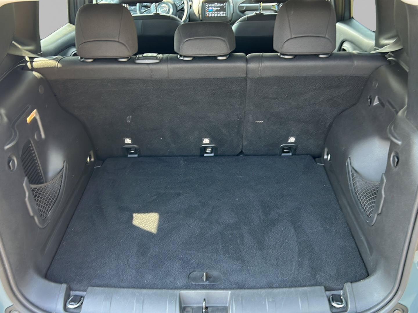 Used 2018 Jeep Renegade Altitude FWD image 10