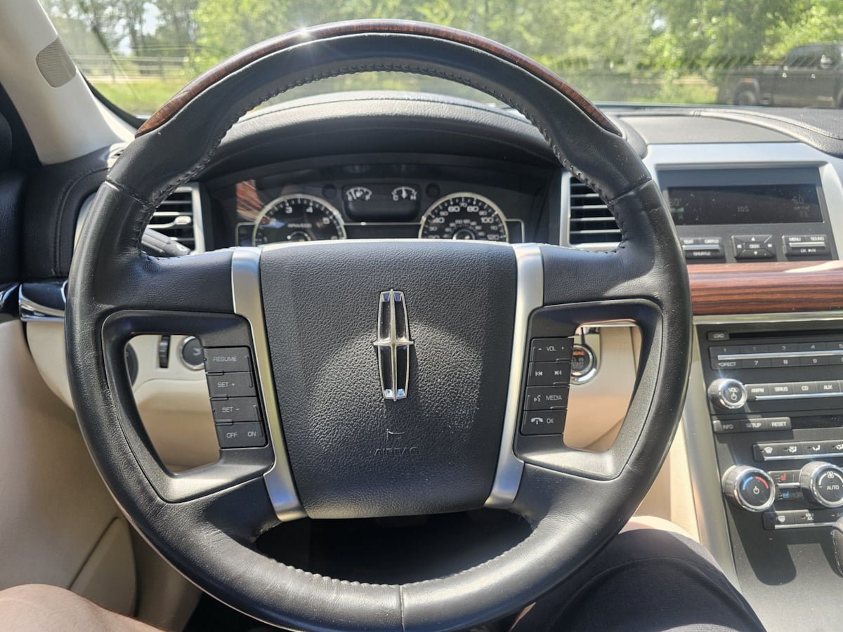 Used 2009 Lincoln MKS AWD image 15