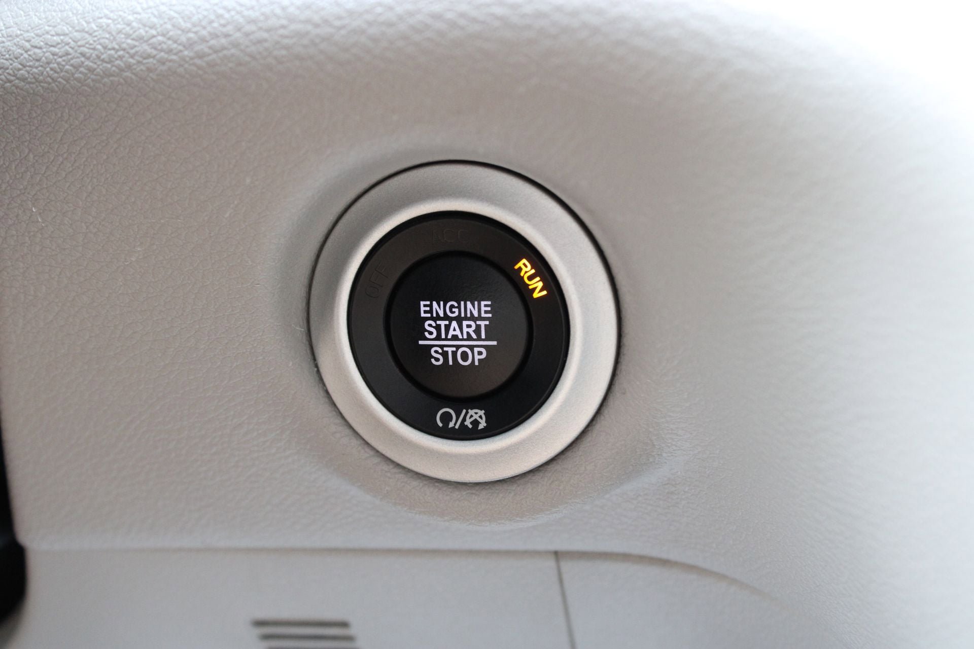 Used 2024 Chrysler Pacifica Touring-L FWD image 38