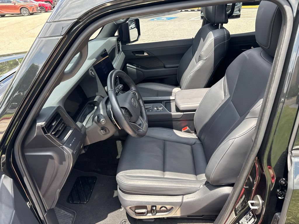 Used 2024 Lexus GX 550 w/ Accessory Package (Z1) AWD/4WD image 18