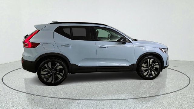 New 2026 Volvo XC40 B5 Plus w/ Climate Package AWD/4WD image 8