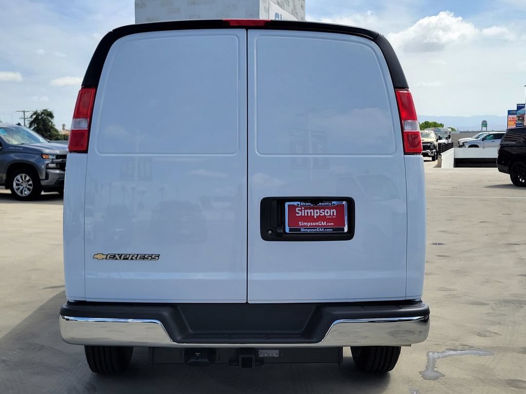 New 2026 Chevrolet Express 3500 Extended w/ Driver Convenience Package RWD image 18