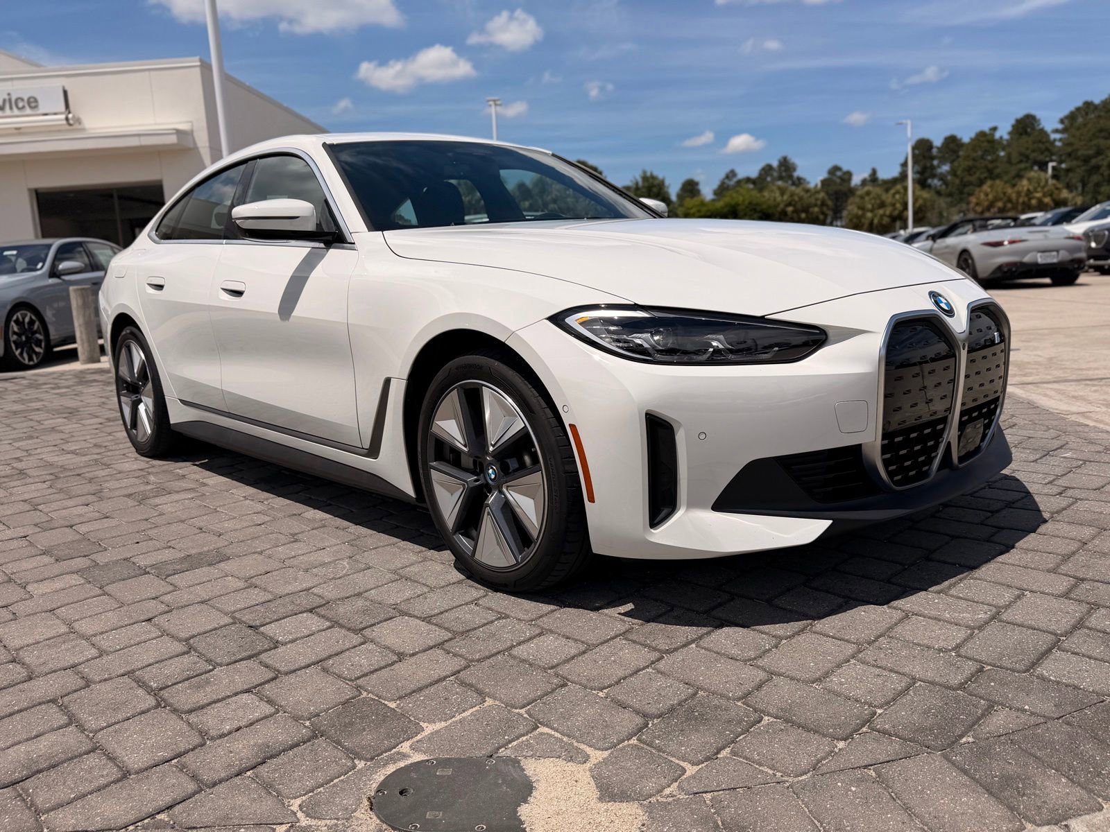 Used 2023 BMW i4 eDrive40 RWD image 7