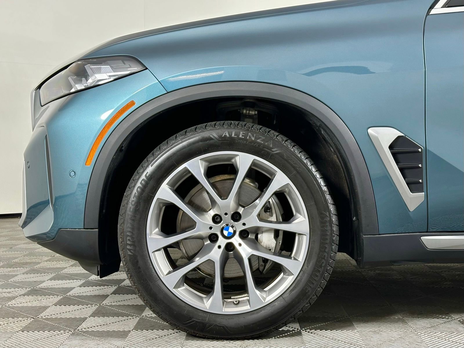 Used 2024 BMW X5 xDrive40i w/ Parking Assistance Package image 9