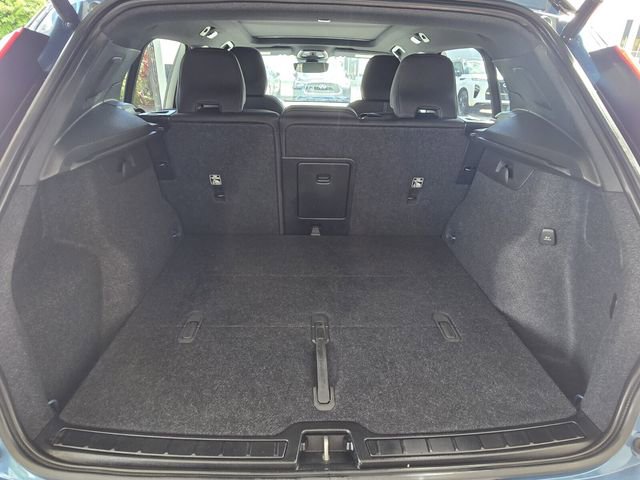 Used 2023 Volvo XC40 Recharge Plus image 11