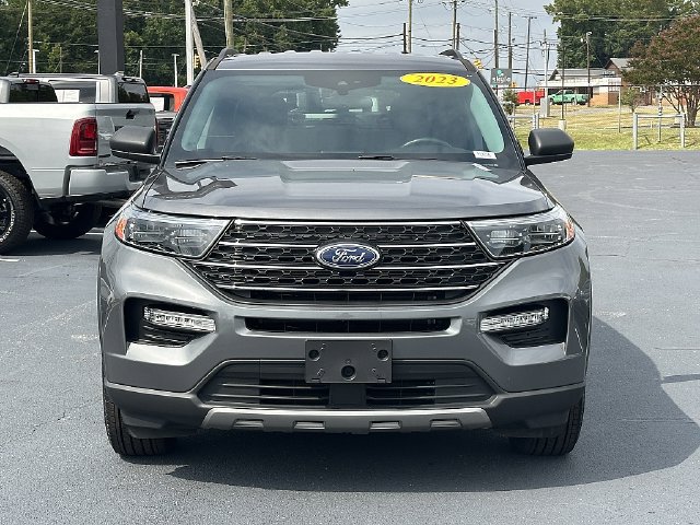Used 2023 Ford Explorer XLT w/ Equipment Group 202A AWD/4WD image 2
