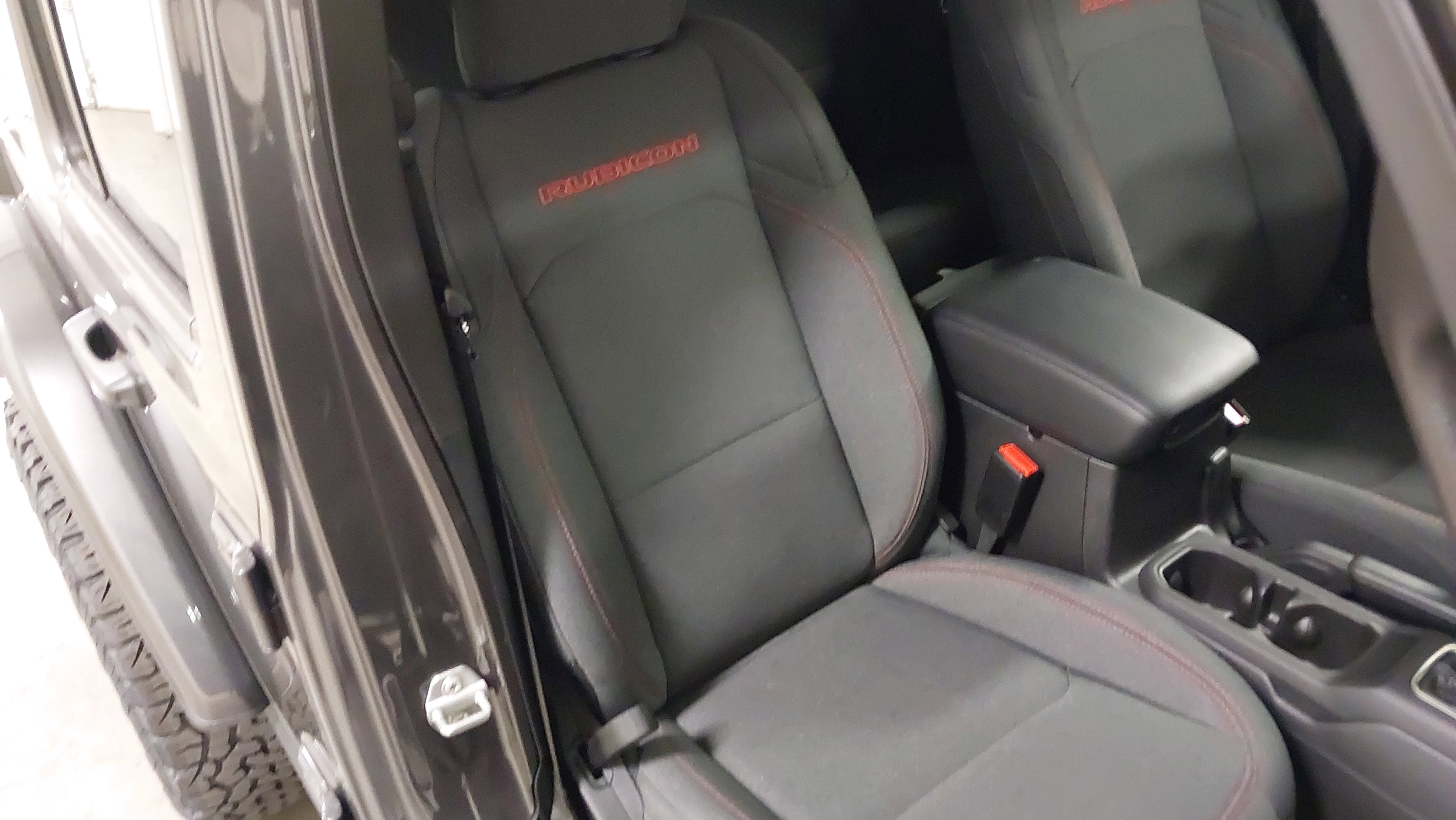 New 2025 Jeep Wrangler Unlimited Rubicon w/ XTREMEE 35" Tire Package image 28