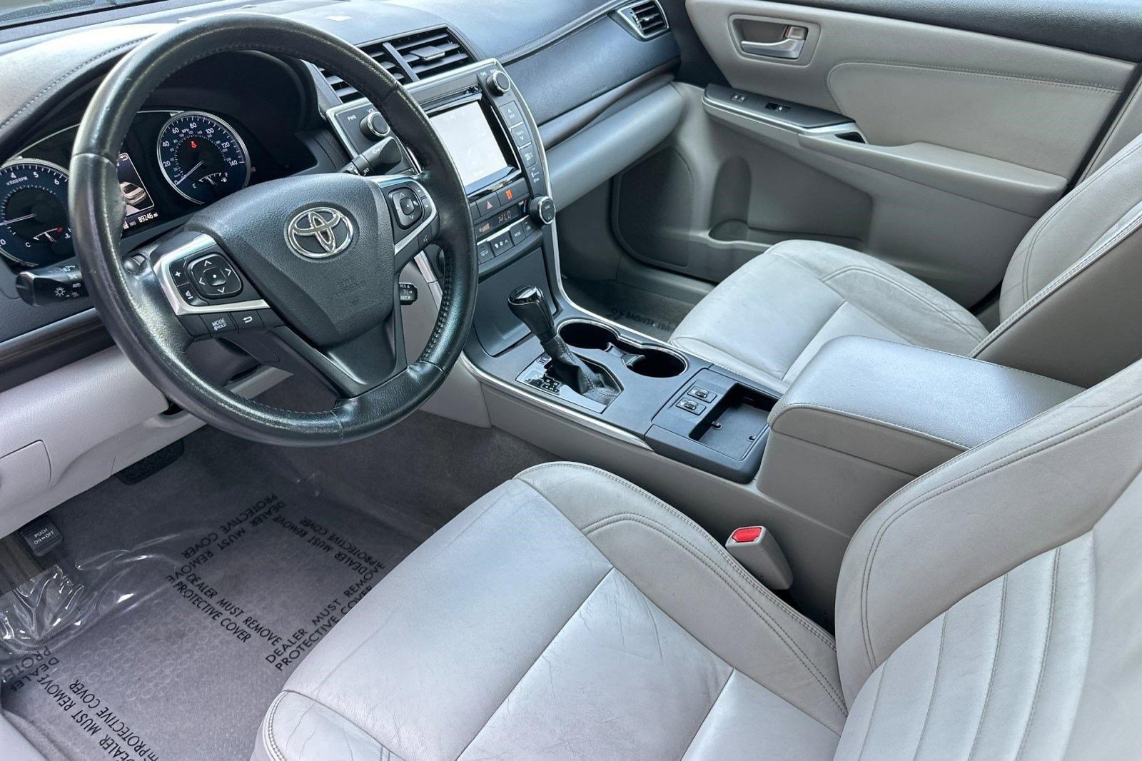 Used 2015 Toyota Camry XLE w/ Convenience Package FWD image 4