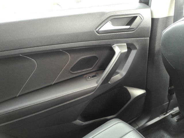 Used 2023 Volkswagen Tiguan SE FWD image 30